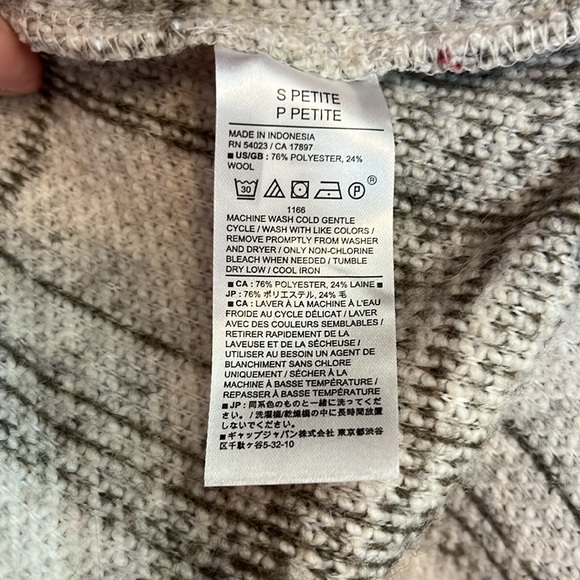 Banana Republic Petite Plaid Shacket in Oatmeal - Picture 12 of 12